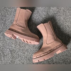 Forever 21 Unilady Boots Rubber Lug-Sole Chelsea Booties Tan Size 6.5 NWOB